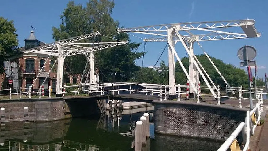Benedenverdieping In Woonboot Met Tuinterras Утрехт Ботель